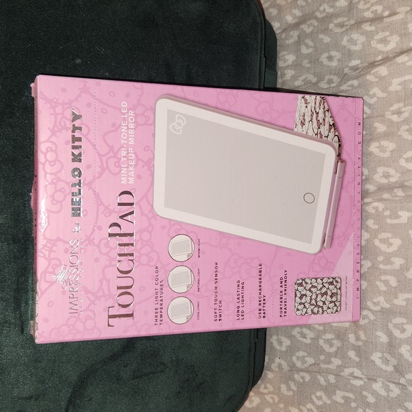 Hello Kitty Mirror - Picture 1 of 1